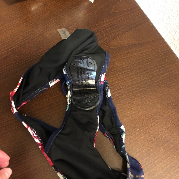 Bathing suit - Picture 6 of 8